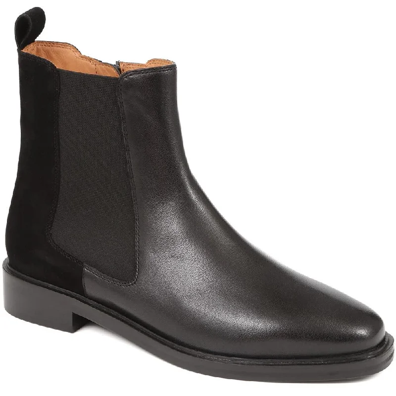 women’s leather boots for winter warmth -Gessica Leather Chelsea Boots - GESSICA / 324 588