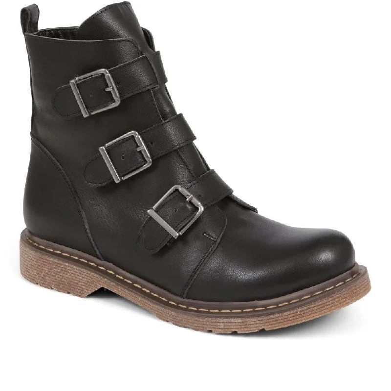 comfortable women’s shoes for long commutes -Buckle Detailed Ankle Boots - BELYNR38003 / 324 142