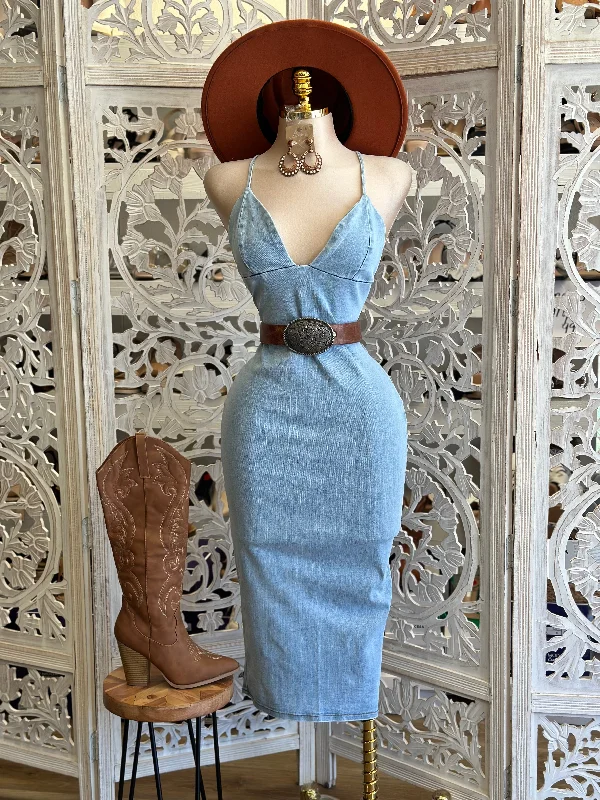 trendy women’s pants for fall fashion -Cross Back Light Denim Dress - Estira, muy poco